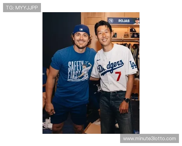 孙兴慜与C罗赛后换球衣瞬间引发球迷热议两位足球巨星亲密互动曝光